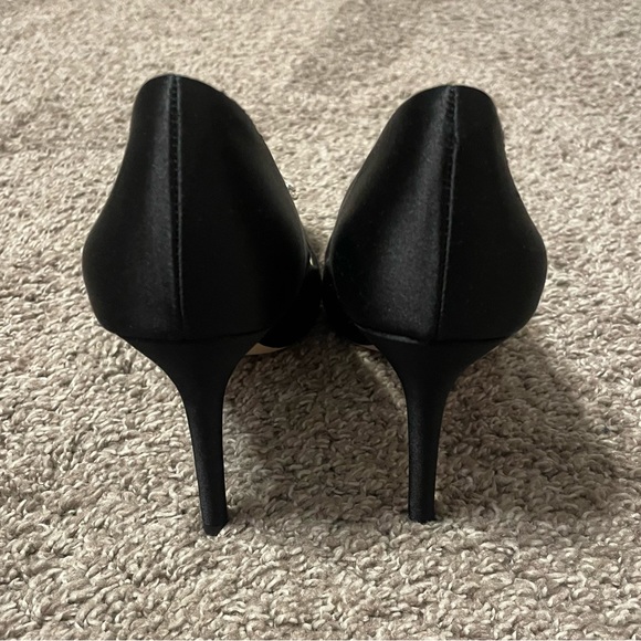 Women’s Badgley Mischka Cher Satin Brooch Embellished Stiletto Pumps Size 6 - Picture 5 of 14